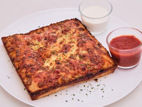 AMERIKAI TEPSIS SAJTOS PIZZA