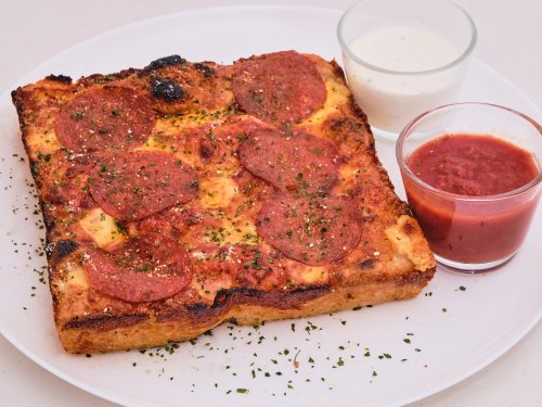 AMERIKAI TEPSIS PEPPERONI SZALÁMI PIZZA